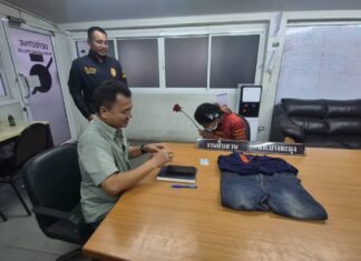 Полиция Паттайи вручила розу подозреваемому в краже и хранении наркотиков в День святого Валентина, призывая к новому началу.