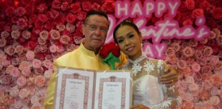 Тайско-немецкая пара первой зарегистрировала брак в Бангламунге в День святого Валентина в праздничной атмосфере.