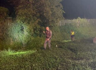 Разъяренный водитель грузовика открыл огонь по спасательному автомобилю недалеко от Паттайи во время инцидента, связанного с агрессивным поведением на дороге, скрылся пешком вместе с пассажиром, ведется розыск.