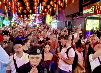 Il Ministro degli Esteri thailandese conferma che la politica di ingresso senza visto di 60 giorni per i turisti è in fase di revisione per una potenziale riduzione