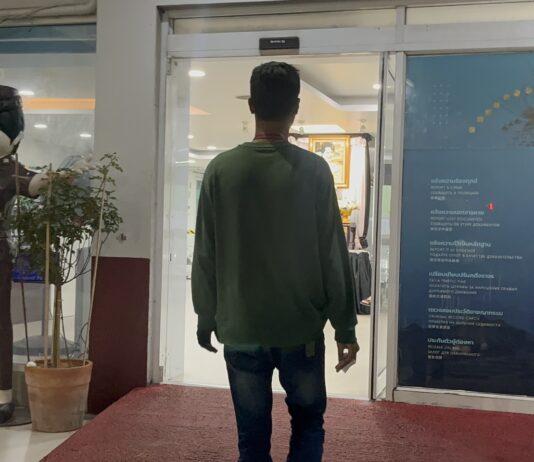 Курьер из Паттайи утверждает, что на него напали с железным прутом после того, как он сделал замечание мотоциклисту, ехавшему по встречной полосе.