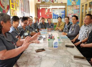 Le maire de Pattaya rend visite aux bénévoles de santé communautaire à Roi Lang et lance un appel à de nouveaux bénévoles pour renforcer les efforts de santé publique.