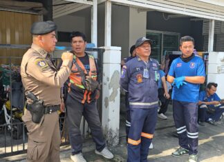Un uomo di 71 anni crolla e muore sotto una motocicletta caduta a Sri Racha