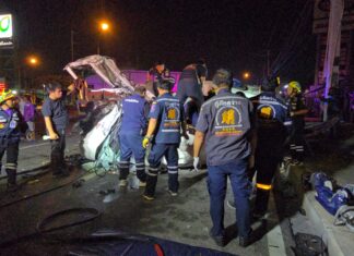 3 morti e 16 feriti in un grave incidente avvenuto all'alba che ha coinvolto diversi furgoni passeggeri sulla Sukhumvit Road vicino a Pattaya