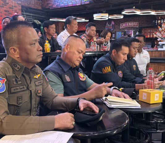 De Walking Street-gemeenschap uit haar dringende zorgen tijdens een openbaar forum in Pattaya in 2026.