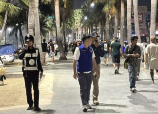 Banglamungin piirikunta tehostaa jalkapartioita Pattayan rannalla torjuakseen irtolaisuuksia, huumeidenkäyttöä ja sopimatonta käytöstä