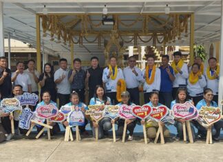 Mieszkańcy wyrażają silne poparcie dla Jamnian Kitipakool rejestrującego się w wyborach na burmistrza Khao Mai Kaeow