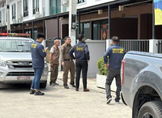 Die Fahndung nach einer bewaffneten Räuberbande, die einem britischen Auswanderer in Pattaya 2 Millionen Baht gestohlen hat, wird fortgesetzt; Insiderjob vermutet.