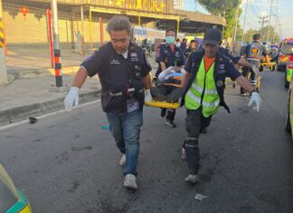 Quince trabajadores migrantes de Myanmar resultaron heridos en un accidente de camioneta en Sri Racha.
