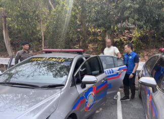 La polizia turistica di Pattaya presta soccorso rapido a un turista britannico bloccato dopo un furto in un hotel locale