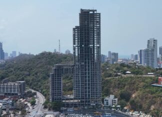 Власти Паттайи предпринимают дальнейшие юридические действия против проблемного владельца многоквартирного дома на набережной за нарушение строительных норм.