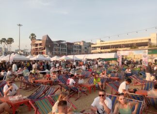 Ярмарка кальмаров в Паттайе 2026 имела огромный успех на пляже Джомтьен.