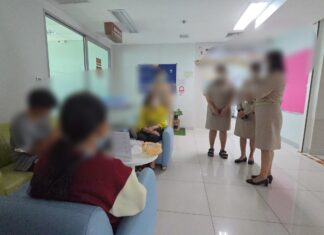 14-vuotias Sri Racha -tyttö pelastui pudottuaan koulurakennuksesta; Äiti vaatii rangaistusta huijareille; Koulun rehtori vierailee