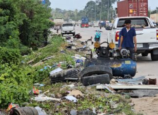 В Шри-Раче взрыв водопроводной трубы причинил ущерб шиномонтажной мастерской на сумму более 500 000 бат.