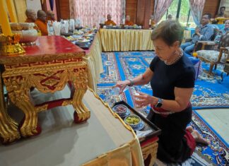 منتجع ديانا جاردن باتايا يحتفل بالذكرى السنوية الثالثة والعشرين والذكرى الثانية والثمانين لميلاد المديرة التنفيذية المحبوبة "العمة نوي".