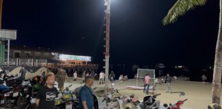 Иностранные туристы купаются голыми на пляже Паттайи на глазах у шокированных очевидцев.