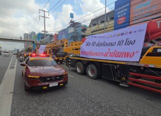 Des transporteurs routiers se rassemblent à Sri Racha et exhortent le gouvernement à remédier aux pénuries de carburant et aux problèmes de distribution.
