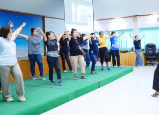 Banglamung District Forms Kamnan and Village Headmen Team to Rehearse Thai Luk Thung Singing and Dancing for Chonburi Red Cross Fair Contest