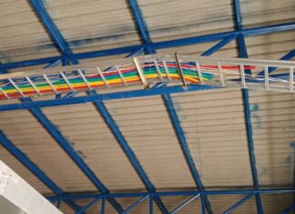 Fabriksägare erbjuder belöning på 50 000 baht efter att tjuvar stulit importerade kablar värda miljoner och stoppat produktionen