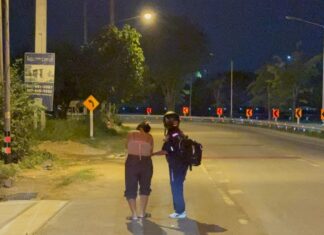 Une femme ivre affirme avoir été agressée par un lampadaire après avoir été retrouvée inconsciente au bord d'une route à Pattaya.
