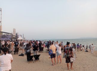 Власти города Паттайя усиливают меры по борьбе с незаконной сдачей в аренду и продажей пляжных кресел и матрасов на местных пляжах.