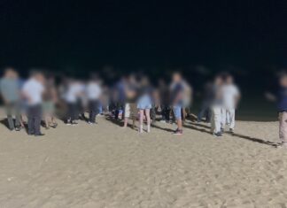 Un adolescent manque de se noyer lors de jeux dangereux pour fêter son anniversaire à Pattaya Beach