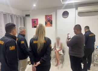 Иммиграционная полиция Чонбури арестовала россиянку по подозрению в организации незаконного косметического салона в Паттайе.