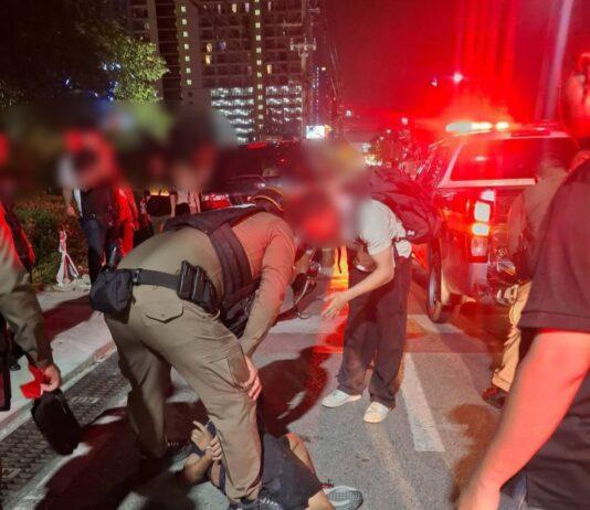 Как сообщается, в Паттайе пьяный американский солдат ударил своего сослуживца, лишив его сознания, и попытался укусить полицейского во время ареста.