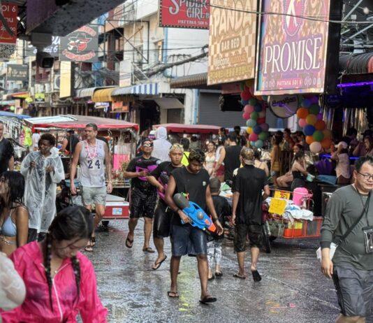 Principali notizie nazionali thailandesi della scorsa settimana: al via la campagna stradale dei sette giorni di Songkran, e molto altro ancora.