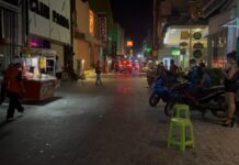 Two Foreign Tourists Spray Fire Extinguisher on Pattaya’s Walking Street, Causing Chaos During Songkran Celebrations