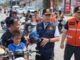 De gouverneur van Chonburi inspecteert het Songkran-servicepunt in Banglamung en benadrukt strikte veiligheidsmaatregelen: "Rijd niet onder invloed van alcohol en rijd niet als u moe bent."