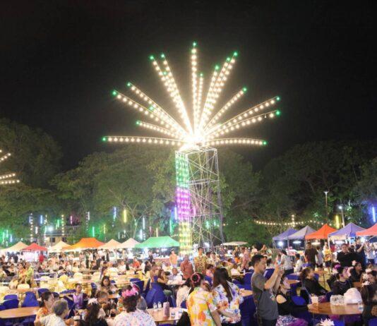 Мэр города Тахиан Тиа открыл фестиваль Сонгкран и фестиваль для пожилых людей в храме Тахиан Тиа.