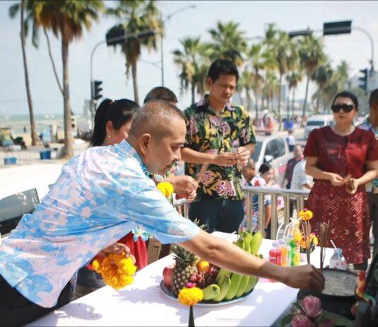 De politie van Pattaya organiseert traditionele Songkran-activiteiten ter gelegenheid van de start van Pattaya Wan Lai.