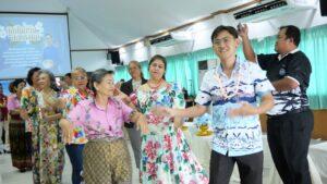 Banglamung Red Cross Chapter and District Officials Perform Traditional Water-Pouring Ceremony to Seek Blessings from District Chief During Songkran Festival
