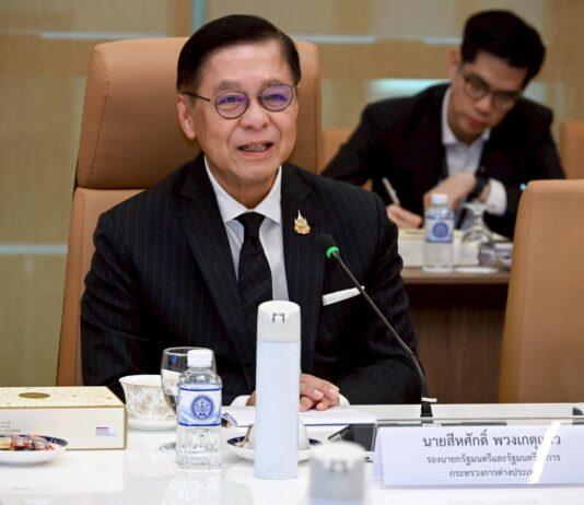 Thailand laat Cambodja weten dat het een langlopend akkoord over de zeegrens opzegt, maar belooft dat de gesprekken zullen worden voortgezet.