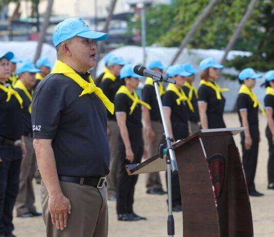 Vrijwilligers in Pattaya komen massaal in actie om het strand schoon te maken en te verfraaien, waarmee ze de omgeving van de toeristische stad verbeteren.