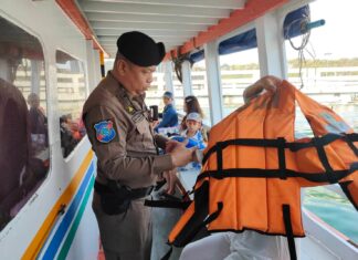 Pattaya Tourist Police Prioritize Tourist Safety on Boat Trips to Koh Larn Ahead of Busy Songkran Period