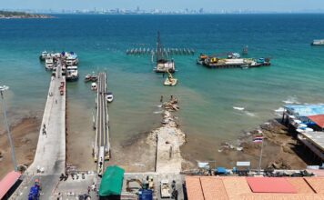 Pattaya Mayor Inspects Progress on Koh Larn Pier Upgrade Project