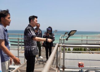 Мэр Паттайи осмотрел недавно введенную в эксплуатацию очистную станцию сточных вод на острове Ко Лан.