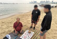 Banglamung District Officials and Pattaya Police Disguise Themselves to Arrest Gamblers Relaxing on Pattaya Beach
