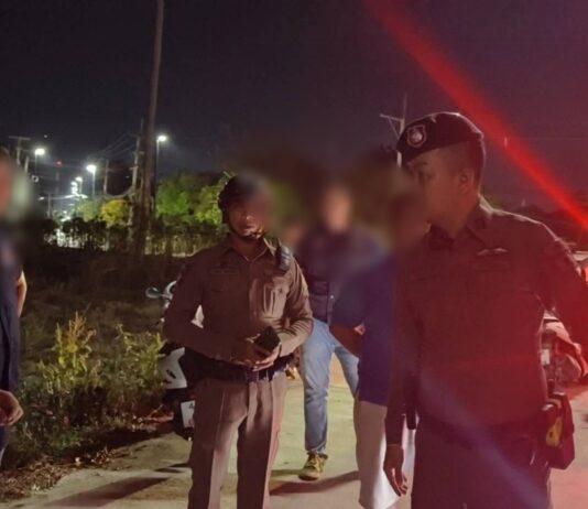 Una donna thailandese si arrende dopo aver accoltellato un uomo polacco durante una lite per portare a spasso il cane a Sattahip, sostenendo di aver agito per legittima difesa.