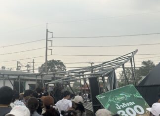 Storm Collapses Giant Entrance Arch at Saraburi Wan Lai Festival, Killing One Person and Injuring 11 Others