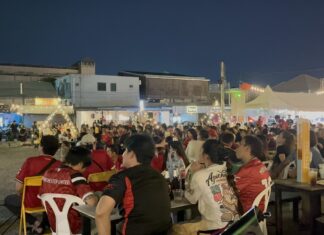 Fußballfans strömen nach Pattaya, um den spannenden 3:2-Sieg von Manchester United über Liverpool zu erleben.