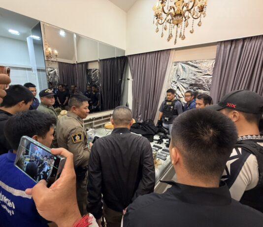 De Thaise autoriteiten hebben een dringend onderzoek bevolen naar de Thaise identiteitskaarten en huisregistratie van een Chinese man die in de buurt van Pattaya werd aangetroffen met een wapenarsenaal van militaire kwaliteit.