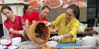 Pattaya Community Leader Hosts Large-Scale Free Food Distribution on Walking Street for Birthday, Raises Funds for New Hospital