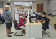 レームチャバン在住の10代の若者3人が、スリラチャ県で銃を突きつけられ、デザイナーズジャケットを強奪される。
