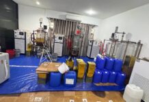 タイ警察、パタヤ近郊の高級ヴィラで違法なゾンビポッドを製造していた中国人麻薬製造業者を摘発
