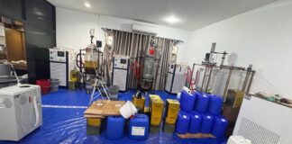 Тайская полиция задержала недалеко от Паттайи китайского производителя наркотиков, выпускавшего нелегальные капсулы для зомби в роскошной вилле.