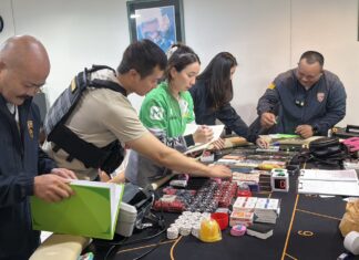 Poliisi teki ratsian luksusasuntoon Pattayalla, paljasti laittoman pokeripaikan ja pidätti 16 kiinalaista uhkapeluria