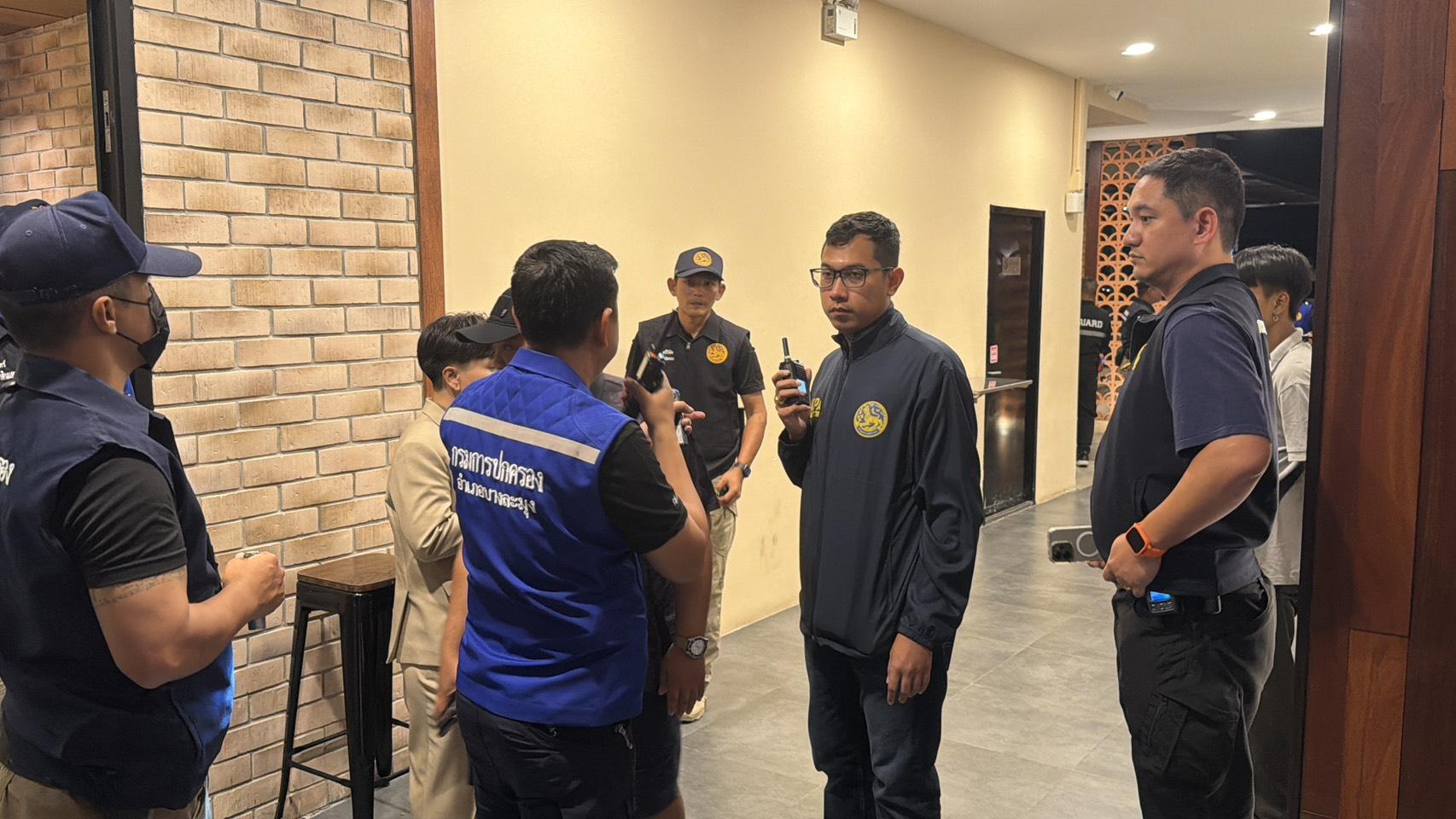 Banglamung Authorities Raid Large Unlicensed Bar in Nongprue Following Noise Complaints